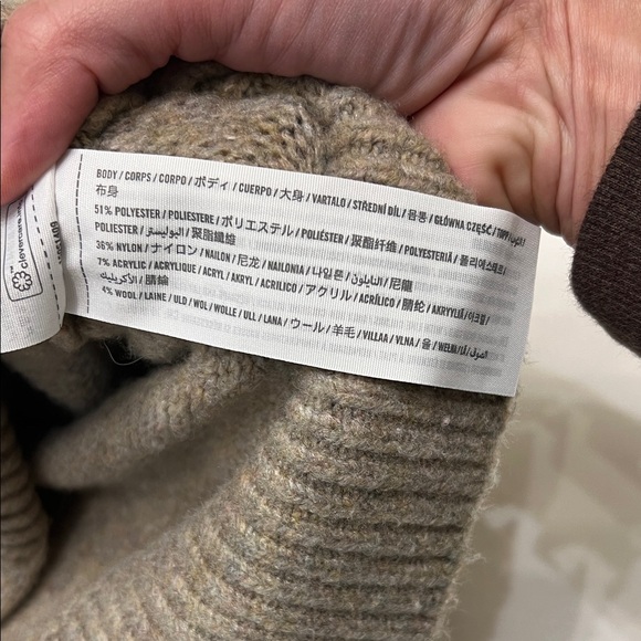 Abercrombie & Fitch Women’s Crewneck Sweater - Picture 6 of 6